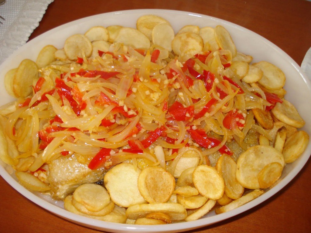 Bacalhau Frito com Cebolada