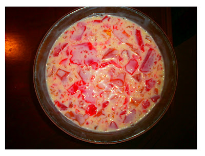 Taça gelatina morango em leite condensado